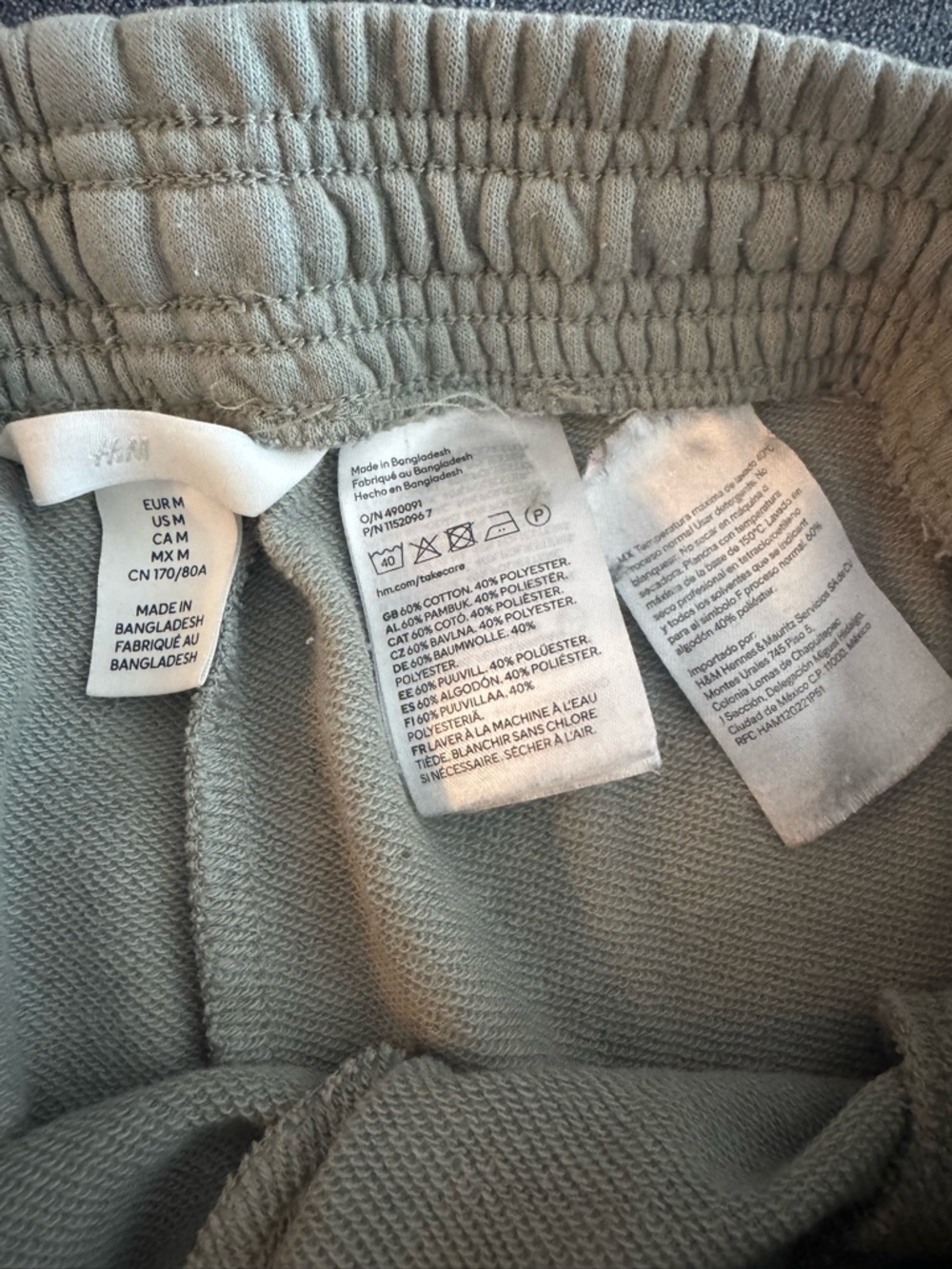 H&M Women’s Mid Rise Shorts - Picture 2 of 3